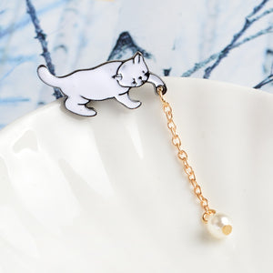 Cat with Pearl Ball Brooch/Pin with Gold